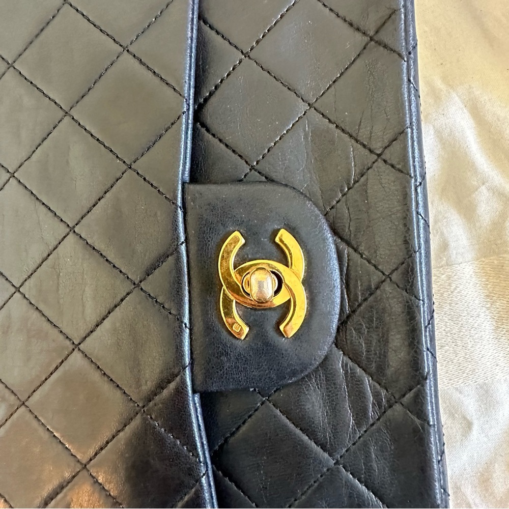 Vintage authentic chanel classic double flap medium with gold hardware lambskin - Picture 7 of 13